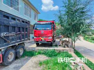 一汽解放6X4工程自卸车实拍图片
