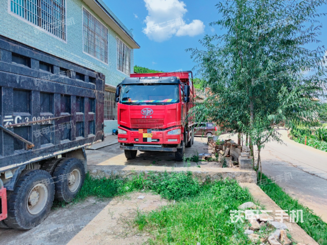 一汽解放6X4工程自卸車