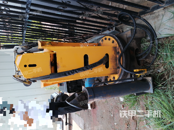 整機(jī)右側(cè)(設(shè)備外觀及核心部件) 整機(jī)右側(cè)(設(shè)備外觀及核心部件)