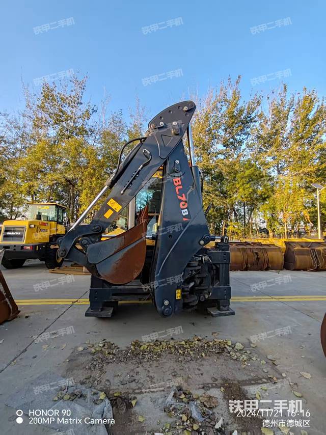 整机右侧（设备外观及核心部件）