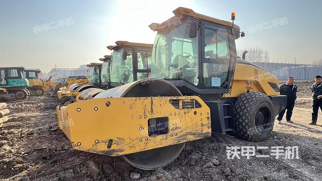 山推SR18壓路機(jī)
