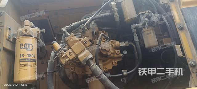 液压泵舱室正面整体(整机外观) 液压泵舱室正面整体(整机外观)