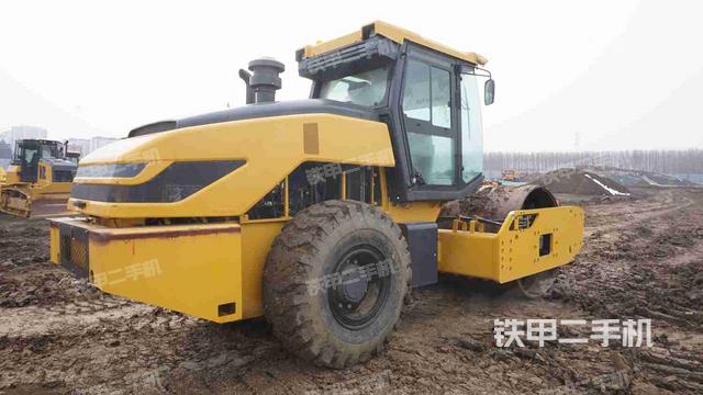 整机右后45°（设备外观及核心部件）