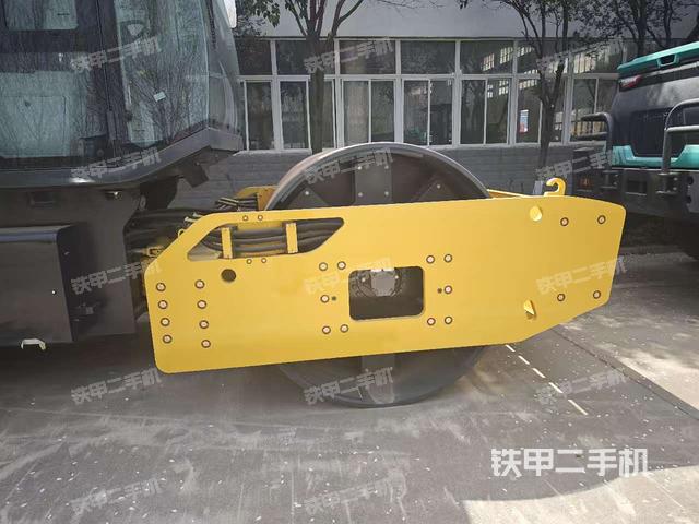 整机右侧（设备外观及核心部件）