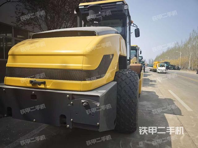 整机右后45°（设备外观及核心部件）