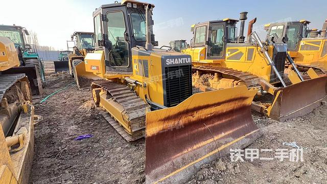 整機(jī)右后45°(設(shè)備外觀及核心部件) 整機(jī)右后45°(設(shè)備外觀及核心部件)