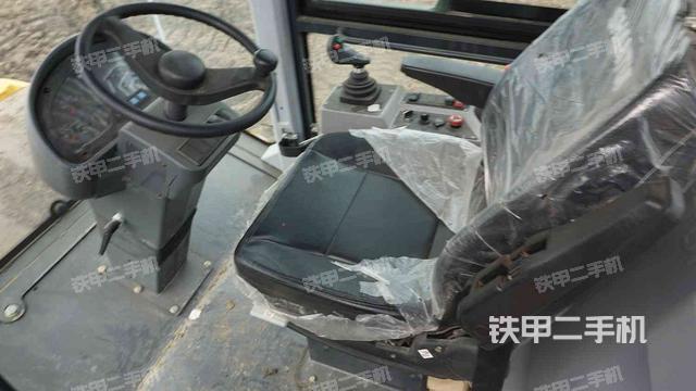 驾驶室操作台（设备外观及核心部件）