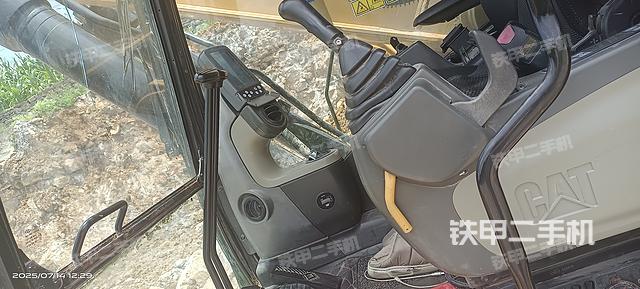 驾驶室整体(整机外观) 驾驶室整体(整机外观)