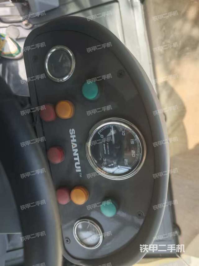 驾驶室操作台（设备外观及核心部件）