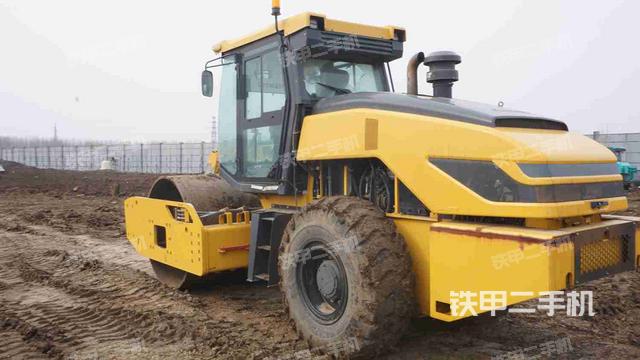 整机右侧（设备外观及核心部件）