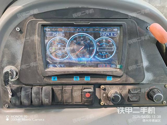 驾驶室操作台（设备外观及核心部件）