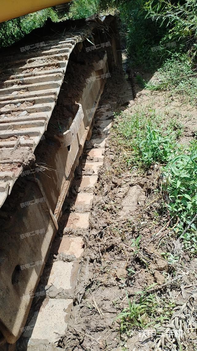 液壓泵艙室正面整體(整機(jī)外觀) 液壓泵艙室正面整體(整機(jī)外觀)