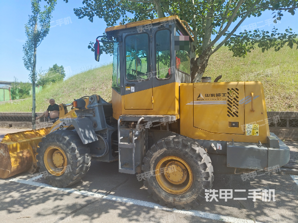 发动机左侧（整机外观及大件）