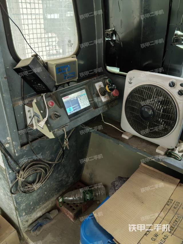 駕駛室操作臺(設備外觀及核心部件) 駕駛室操作臺(設備外觀及核心部件)