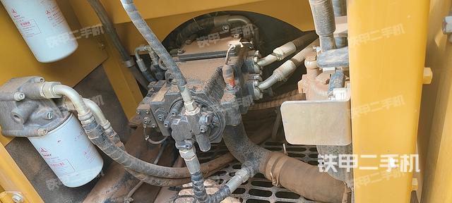 液壓泵艙室正面整體(整機(jī)外觀) 液壓泵艙室正面整體(整機(jī)外觀)