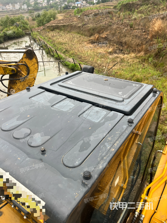 驾驶室顶部（整机外观）