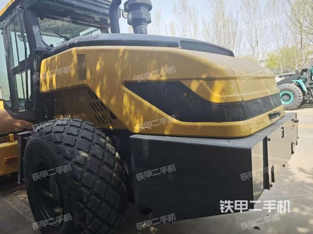 整機(jī)右側(cè)(設(shè)備外觀及核心部件) 整機(jī)右側(cè)(設(shè)備外觀及核心部件)