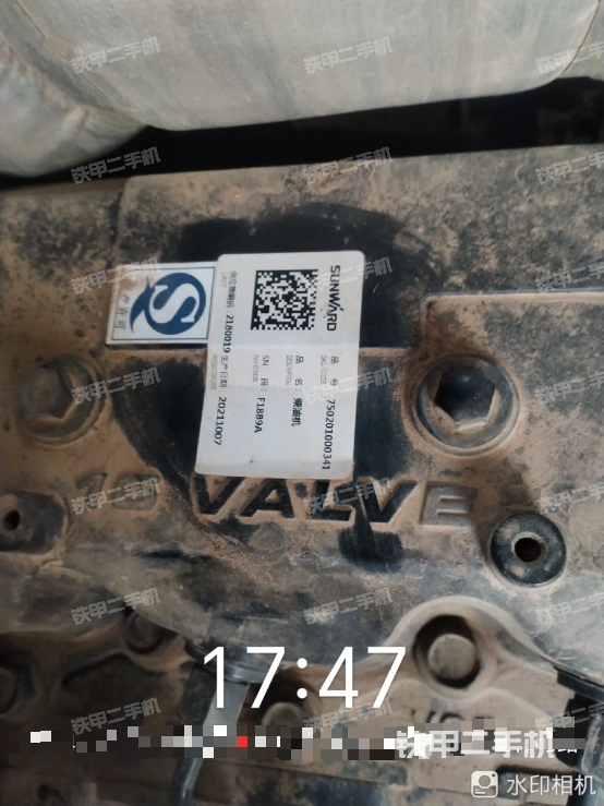 液压泵舱室正面整体（整机外观）