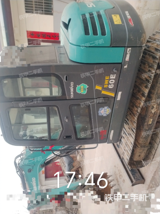 驾驶室顶部（整机外观）