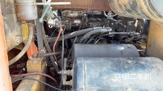 液压泵舱室正面整体(整机外观) 液压泵舱室正面整体(整机外观)