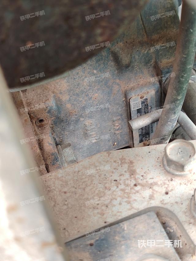 液壓泵艙室正面整體(整機(jī)外觀) 液壓泵艙室正面整體(整機(jī)外觀)