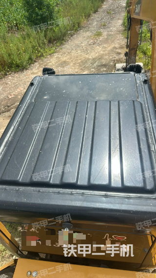 驾驶室顶部（整机外观）