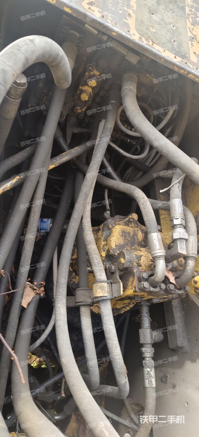 回转马达和主控阀（整机外观）