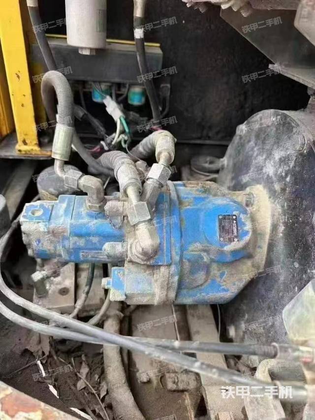 液壓泵艙室正面整體(整機(jī)外觀) 液壓泵艙室正面整體(整機(jī)外觀)
