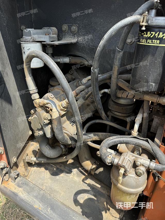 液压泵舱室正面整体（整机外观）