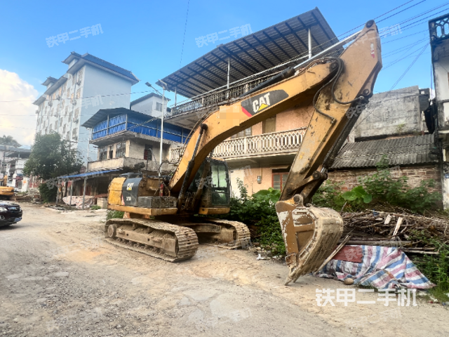 卡特彼勒320D2GC挖掘机