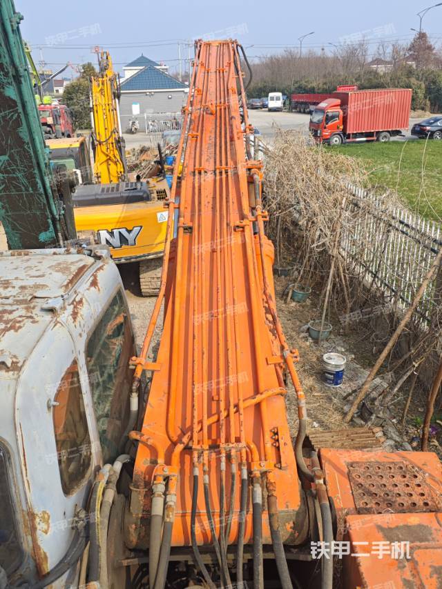 驾驶室整体(整机外观) 驾驶室整体(整机外观)