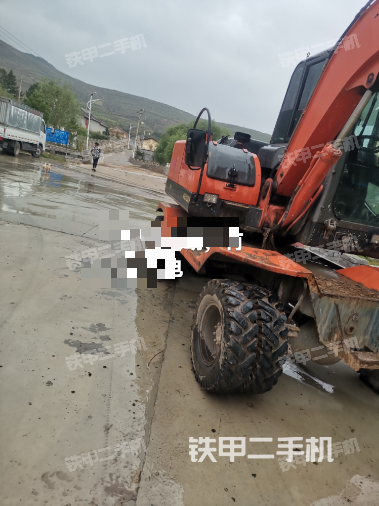 驾驶室顶部（整机外观）