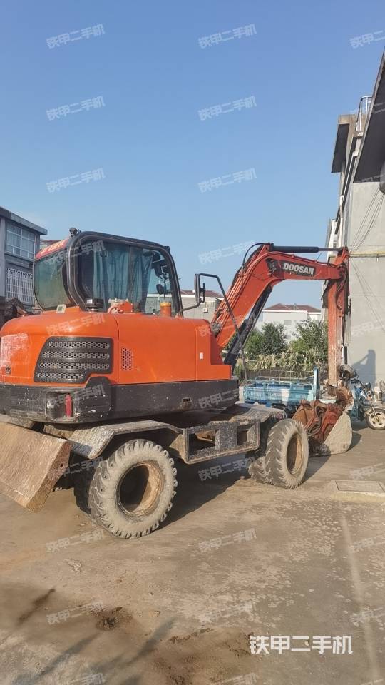 驾驶室顶部（整机外观）