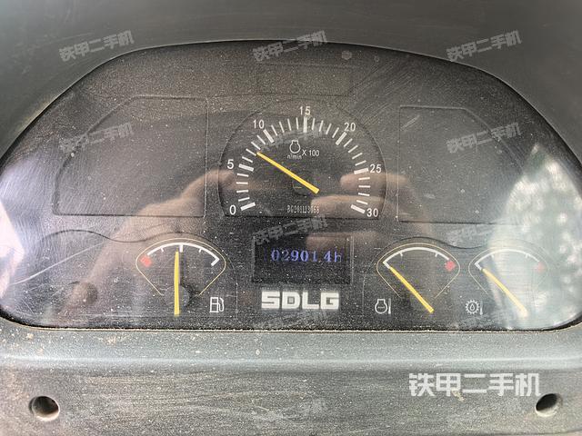 駕駛室操作臺(tái)(整機(jī)外觀及大件) 駕駛室操作臺(tái)(整機(jī)外觀及大件)