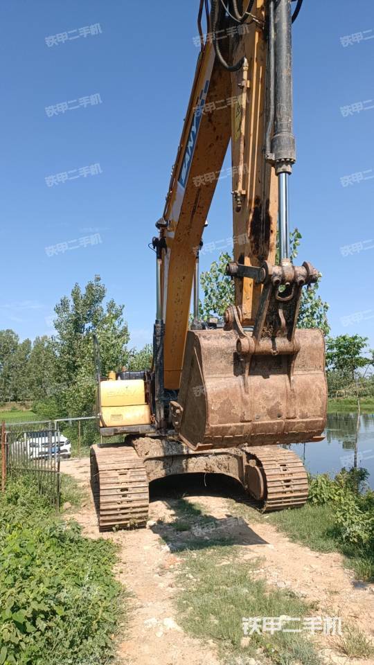 駕駛室頂部（整機外觀）