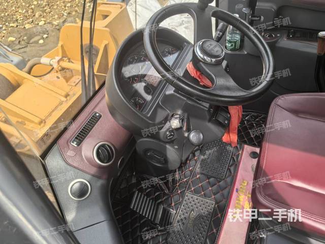 駕駛室工作臺(整機外觀及大件) 駕駛室工作臺(整機外觀及大件)