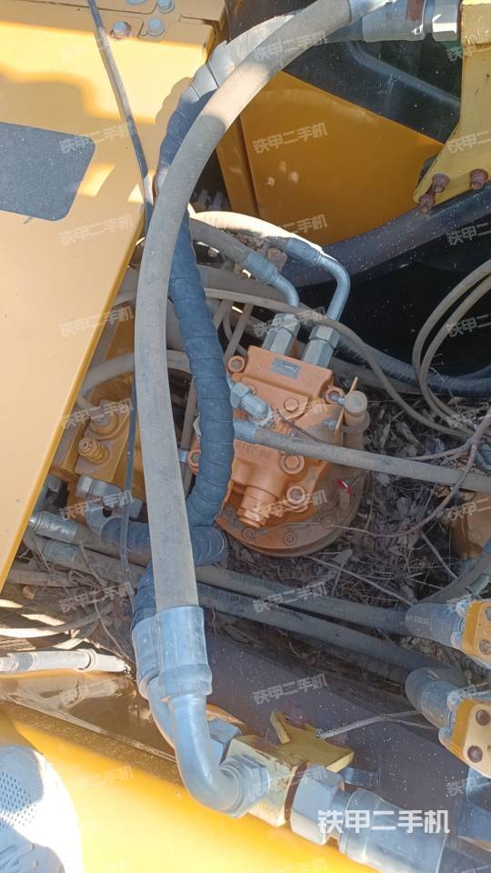 回轉(zhuǎn)馬達(dá)和主控閥（整機外觀）