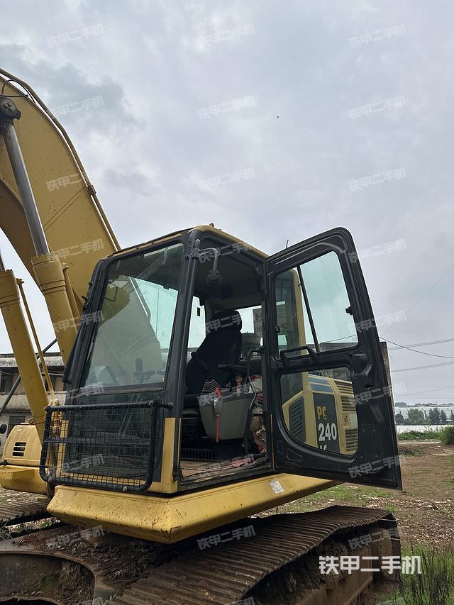 驾驶室整体(整机外观) 驾驶室整体(整机外观)