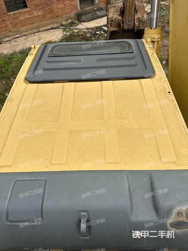 驾驶室顶部(整机外观) 驾驶室顶部(整机外观)