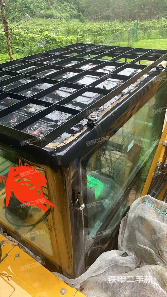 驾驶室顶部(整机外观) 驾驶室顶部(整机外观)