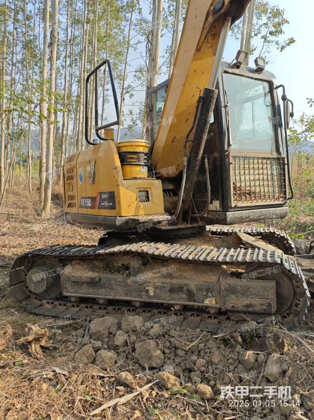 单侧履带整体(整机外观) 单侧履带整体(整机外观)