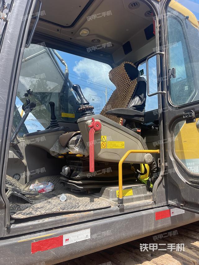 驾驶室整体（整机外观）