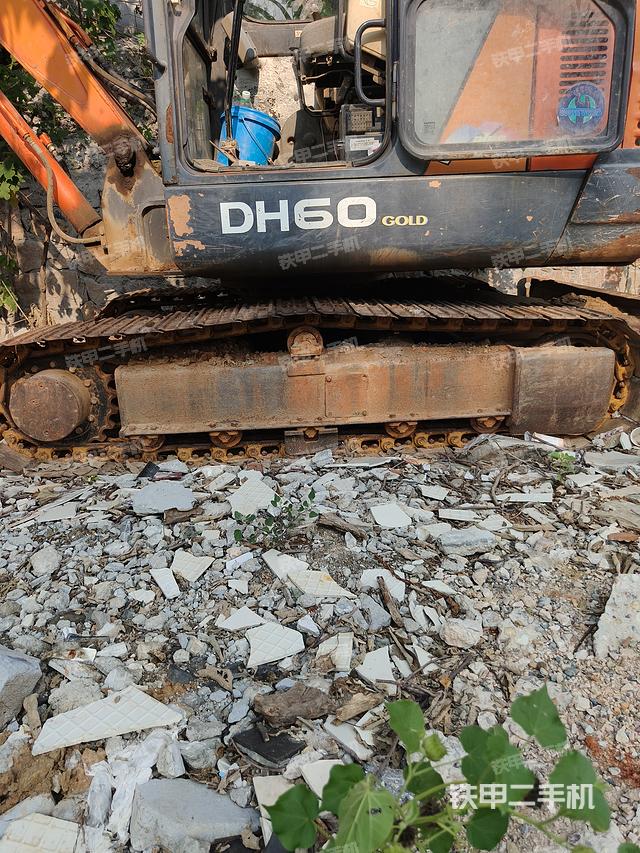 单侧履带整体（整机外观）