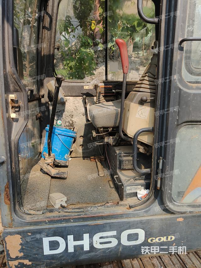 驾驶室整体（整机外观）