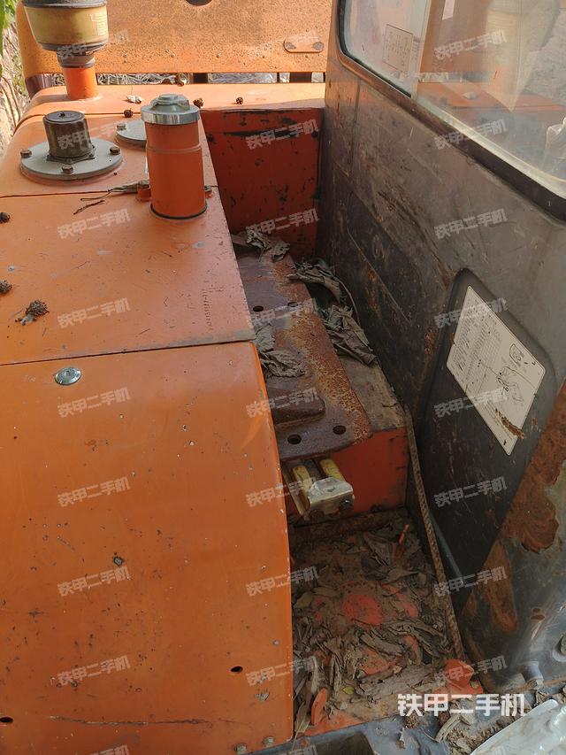 回转马达和主控阀（整机外观）