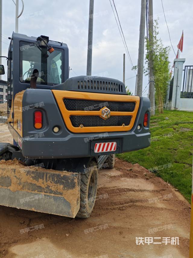 驾驶室顶部（整机外观）