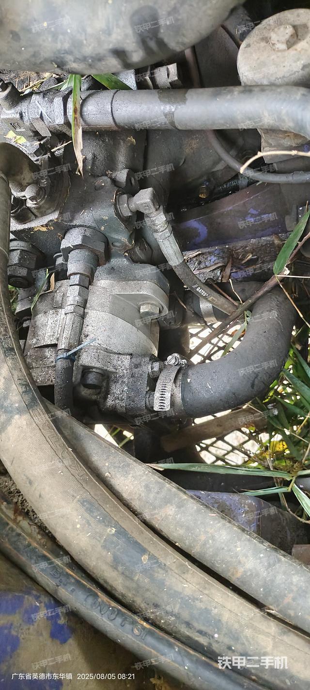 回转马达和主控阀（整机外观）