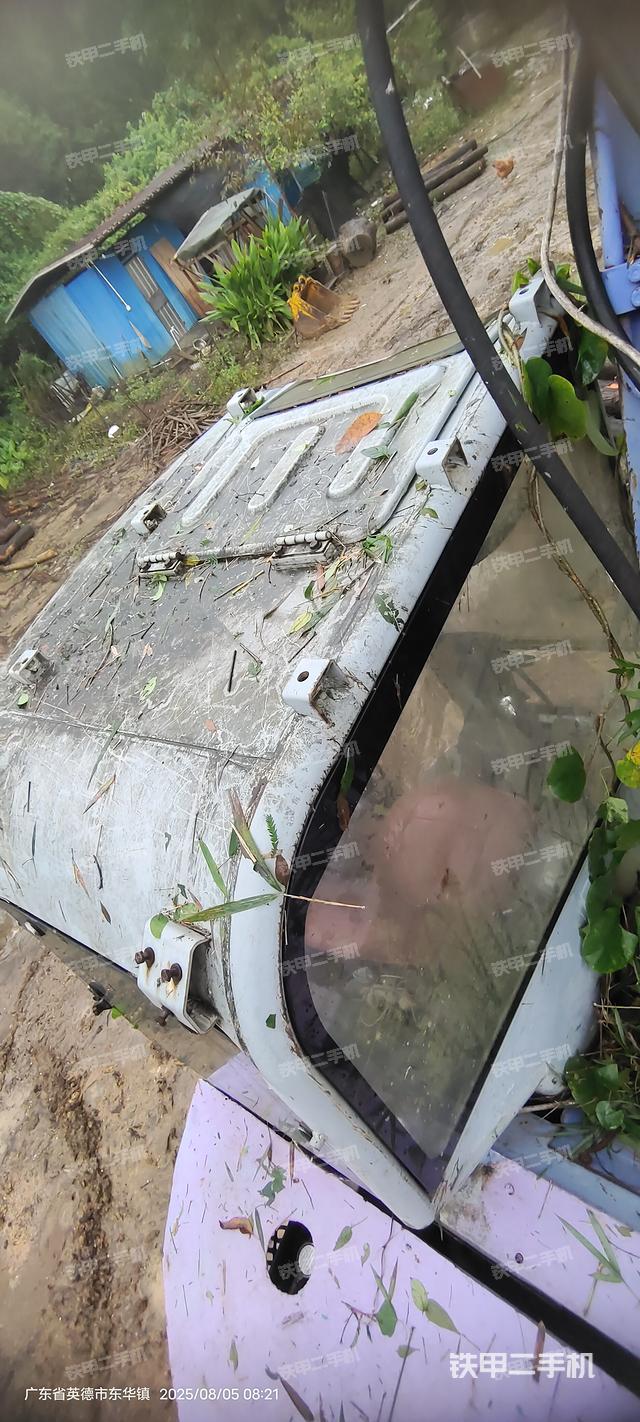 驾驶室顶部（整机外观）