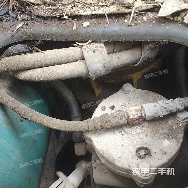 回转马达和主控阀（整机外观）