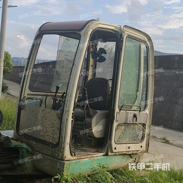 驾驶室整体（整机外观）